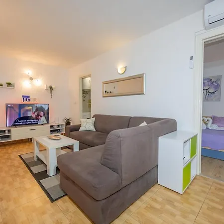 Appartamento Karmela *